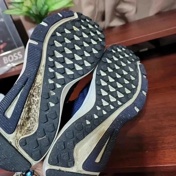 Nike Quest womens sneakers. Size 6.5 - Picture 8 of 9